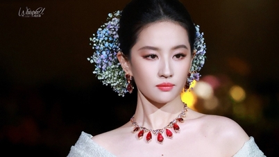 Liu Yifei wywołuje sensację swoją fryzurą w kształcie kwiatka, godną miana królowej trendów.