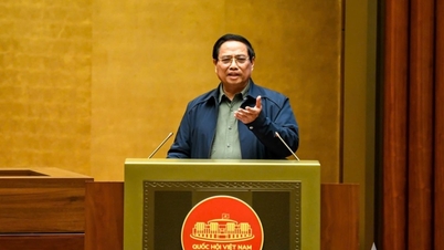 Premier Pham Minh Chinh: Rozważy i poprosi o opinie na temat szybszego podniesienia pensji zasadniczej