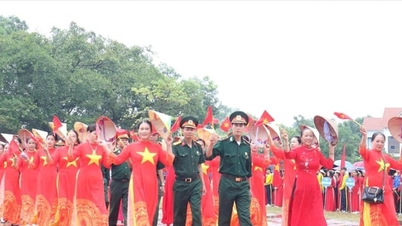 Obec Tien Thang: 1 000 lidí se zúčastnilo 1. sportovního festivalu