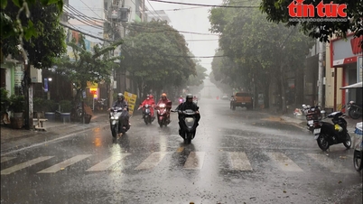 Ho Či Minovo Město trpí dlouhodobými silnými dešti a přílivem, což způsobuje riziko rozsáhlých záplav.