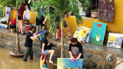 Ajetreada limpieza del antiguo pueblo de Hoi An tras las históricas inundaciones