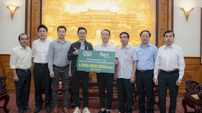 Carlsberg Vietnam wspiera mieszkańców Hue kwotą 1 miliarda VND w walce ze skutkami powodzi