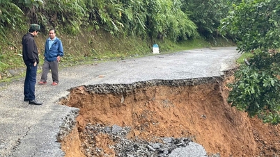 نمای نزدیک از مسیر DT606 که پس از سیل تخریب شده است