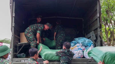 বন্যার কারণে ব্যাপক ক্ষতিগ্রস্থ মানুষদের ৬ টন চাল বিতরণ