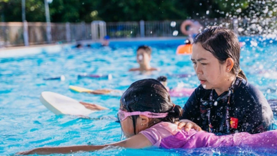 Jóváhagyja a diákok biztonságos úszásoktatására vonatkozó programot és oktatóanyagokat