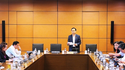 사이버 공간에서 다른 취약 계층을 보호해야 합니다.