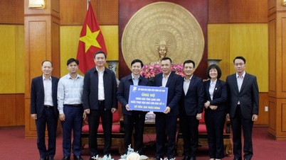 Tiếp nhận kinh phí hỗ trợ 500 triệu đồng từ Tập đoàn Bưu chính viễn thông Việt Nam