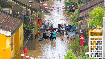 Pihak berkuasa Hoi An berkata 'bandar purba akan mengalu-alukan pelawat dalam beberapa hari akan datang' selepas banjir bersejarah