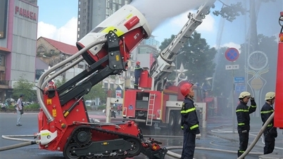 More than 3,000 people participated in firefighting and rescue drills at the Saigon Centre building.