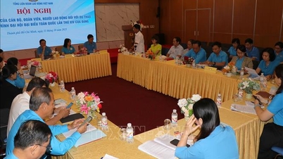 ارتقای هوش و مسئولیتپذیری کارگران در امر حزبسازی