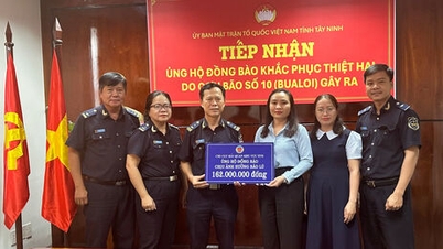 Chi cục Hải quan khu vực XVII ủng hộ hơn 160 triệu đồng khắc phục thiệt hại do bão, lũ