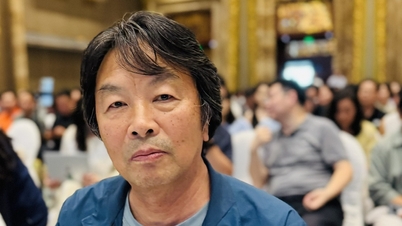 베트남에 온 유명 중국 작가 류진윈은 오직... 포만 먹는 걸 좋아합니다.