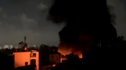 Πόλη Χο Τσι Μινχ: Μεγάλη πυρκαγιά σε αποθήκη πλαστικών συσκευασιών, μαύρος καπνός καλύπτει κατοικημένη περιοχή