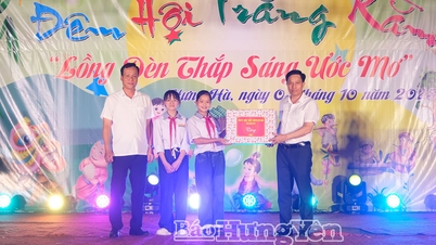 Đồng chí Lại Văn Hoàn, Phó Chủ tịch UBND tỉnh thăm, tặng quà thiếu niên, nhi đồng nhân dịp Tết Trung thu
