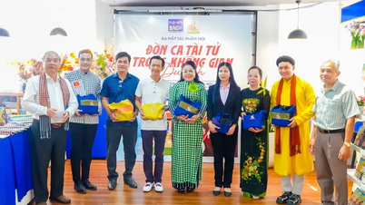 អ្នកស្រាវជ្រាវ Nham Hung សម្ពោធសៀវភៅ "ដុន កា តៃ ធូ ក្នុងកន្លែងទេសចរណ៍"