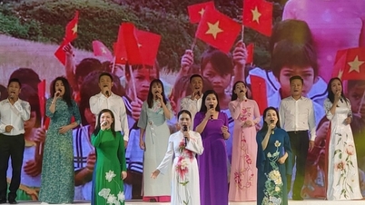 รางวัล 15 ล้านดอง สำหรับผู้แต่งเพลงและบทกวี 'เวียดนามในยุครุ่งเรือง'