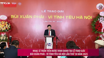 [វីដេអូ] តន្ត្រីករ Tran Tien ទទួលបានកិត្តិយសក្នុងពិធីប្រគល់ពានរង្វាន់ Bui Xuan Phai លើកទី 18 - សម្រាប់សេចក្តីស្រឡាញ់នៃទីក្រុងហាណូយឆ្នាំ 2025