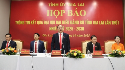 Konferensi pers untuk menginformasikan hasil Kongres Partai Provinsi Gia Lai ke-1