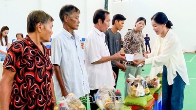 Hoa hậu, á hậu mang niềm vui Trung thu về Long Điền