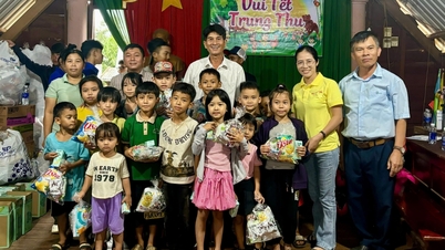 Mang Trung thu ấm áp đến với trẻ em buôn kết nghĩa Cuôr Kăp