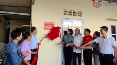 Bàn giao nhà nhân đạo cho hộ gia đình khó khăn tại phường Hồng Gai