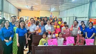“Nắng mai yêu thương” mang Trung thu đến với trẻ em khó khăn