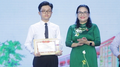 Stopped studying computer science at the University of Technology, became valedictorian of the University of Humanities