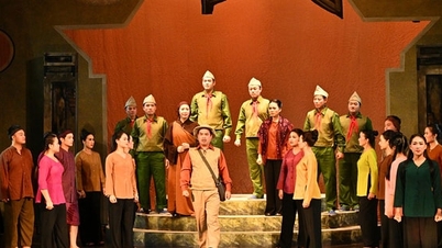 Neue Kunstwerke, die Hanoi loben: