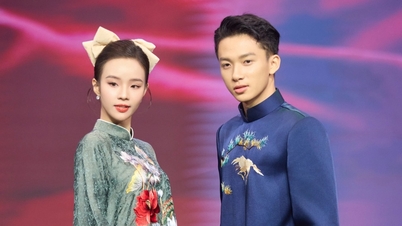 Actress "1 millimeter away from you" wears ao dai for the first time in a fashion show