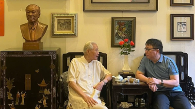 Triển lãm tranh "Sắc quê 7": Vẻ đẹp quê hương hòa trong những sắc hoa