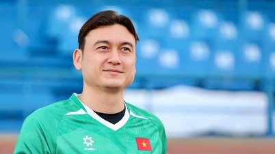 Vietnam team had its first training session, Van Lam showed his determination