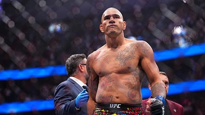 Alex Pereira menumbangkan lawannya dalam masa 80 saat untuk memenangi tali pinggang kejohanan UFC.