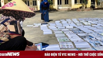 Giáo viên phơi từng trang sách, sốt ruột đón học sinh trở lại trường sau bão