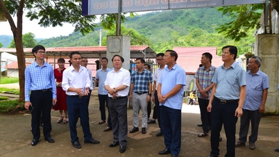 Phó Chủ tịch Thường trực UBND tỉnh Tống Thanh Hải kiểm tra, nắm tình hình hoạt động mô hình chính quyền địa phương 2 cấp và tặng quà trung thu tại xã Nậm Mạ