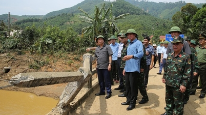 Der stellvertretende Premierminister Tran Hong Ha besichtigte die Arbeiten zur Überwindung der Folgen von Sturm Nr. 10 und die Vorbereitungen für die Reaktion auf Sturm Nr. 11 in der Provinz Lao Cai.