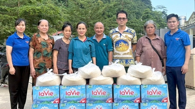 Ban Thường vụ Tỉnh đoàn Tuyên Quang trao 50 suất quà hỗ trợ người dân sau bão lũ