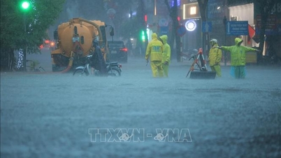 Responding to Storm No. 11: Hanoi activates drainage measures to prevent flooding