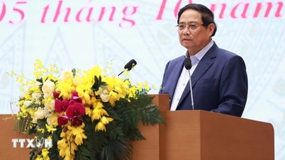 首相、第14回党大会を歓迎し模範キャンペーンを開始