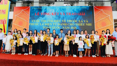 Awarding 2 prizes in drawing contest, learning about the harmful effects of cigarettes and e-cigarettes