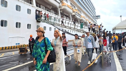 Heute, am 6. Oktober, brachte das Kreuzfahrtschiff Adora Mediterranea 2.500 internationale Passagiere nach Da Nang.