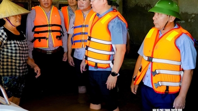 Nghe An Provincial Party Secretary Nguyen Duc Trung inspects and directs overcoming the consequences of storm No. 10