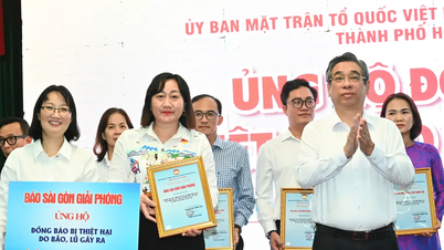 HCMC: קיבלה יותר מ-35 מיליארד דונג וייטנאמי ממש בטקס ההשקה כדי לתמוך באנשים שנפגעו מסופה מספר 10.