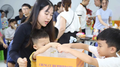 Ho Chi Minh City launched a campaign to support people affected by storm No. 10.