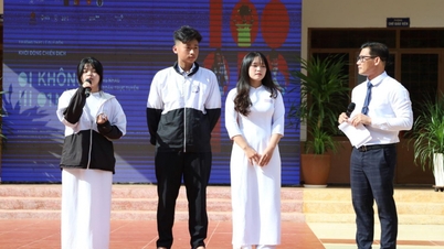 르 꾸이 돈 고등학교 학생 1,700명 이상이 사이버 보안에 대한 선전물을 받았습니다.