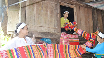 The place that "keeps the soul" of traditional brocade of the Muong ethnic group