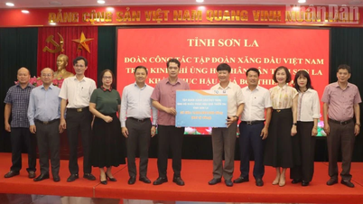 ກຸ່ມ​ບໍ​ລິ​ສັດ​ນ້ຳ​ມັນ​ແຫ່ງ​ຊາດ​ຫວຽດ​ນາມ​ສະ​ໜັບ​ສະ​ໜູນ​ແຂວງ​ເຊີນ​ລາ 2 ຕື້​ດົ່ງ​ເພື່ອ​ແກ້​ໄຂ​ຜົນ​ຮ້າຍ​ຢ້ອນ​ຫຼັງ​ຈາກ​ໄພ​ທຳ​ມະ​ຊາດ