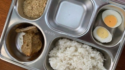 រូបភាព​អាហារ​ឡើង​បាយ​តម្លៃ 25,000 ដុង ដែល​មាន​តែ​ស៊ុត និង​ Ham ពីរបី​ចំណិត