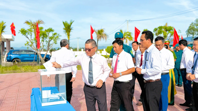 Dong Ninh Hoa Ward launched a campaign to support people affected by storm No. 10.