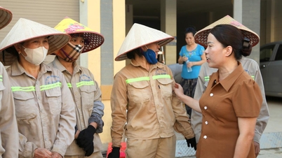 Head of the National Assembly Delegation of Ly Thi Lan province visited some units affected by natural disasters.