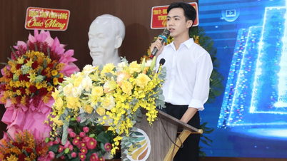 Universitatea de Economie din Ho Chi Minh City a acordat burse, iar cititorii au donat 23 de milioane de VND unui student care lucra cu jumătate de normă de la 3 dimineața